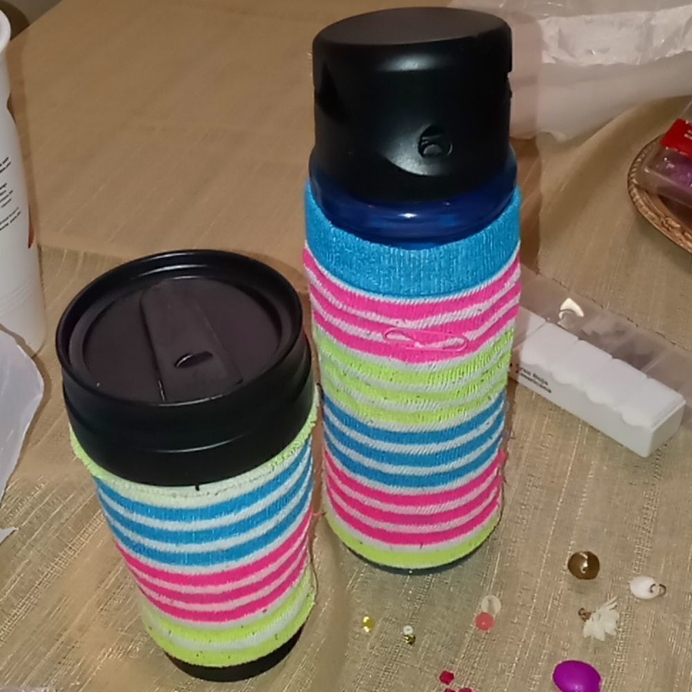 2 randomized Free Handmade Mug warmers - Picture 2 of 6